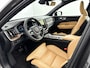 Volvo XC60 2.0 T6 Plug-in hybrid AWD Plus Dark | 19" Allseason | Luchtvering | Geventileerd Nappa Leder | Trekhaak | 360 Camera | Panoramadak | Elektr. verst. stoelen | Stoel/stuur/achterbankverwarming | Adaptieve cruise | BLIS
