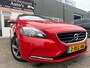Volvo V40 1.6 D2 Base Business 5 drs van 2de Eig met trekhaak en navigatie en bluetooth telefoon en airco