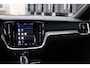 Volvo V60 T6 Plug-in hybrid AWD Plus Dark | Rondomzicht Camera| Semi Electrische trekhaak| Electronic Climate Control | Adaptieve Cruise Control | Parkeersensoren | Rijstrooksensor Met Correctie | Navigatiesysteem | Verwarmbare Voorstoelen | Verwarmbaar Stuurwiel | Keyless Entry |
