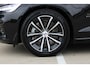 Volvo V60 T6 Plug-in hybrid AWD Plus Dark | Rondomzicht Camera| Semi Electrische trekhaak| Electronic Climate Control | Adaptieve Cruise Control | Parkeersensoren | Rijstrooksensor Met Correctie | Navigatiesysteem | Verwarmbare Voorstoelen | Verwarmbaar Stuurwiel | Keyless Entry |
