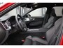 Volvo XC60 T8 Plug-in hybrid AWD Ultra Dark | Luchtvering | Bowers & Wilkins premium audio | Lichtmetalen velgen 22" | 360° parkeercamera | Sportstoelen | Head-up display | Parkeerverwarming | BLIS | Adaptive cruise | trekhaak elektrisch uitklapbaar | head-up display