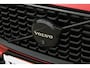 Volvo XC60 T8 Plug-in hybrid AWD Ultra Dark | Luchtvering | Bowers & Wilkins premium audio | Lichtmetalen velgen 22" | 360° parkeercamera | Sportstoelen | Head-up display | Parkeerverwarming | BLIS | Adaptive cruise | trekhaak elektrisch uitklapbaar | head-up display