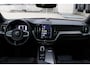 Volvo XC60 T8 Plug-in hybrid AWD Ultra Dark | Luchtvering | Bowers & Wilkins premium audio | Lichtmetalen velgen 22" | 360° parkeercamera | Sportstoelen | Head-up display | Parkeerverwarming | BLIS | Adaptive cruise | trekhaak elektrisch uitklapbaar | head-up display