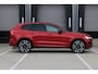 Volvo XC60 T8 Plug-in hybrid AWD Ultra Dark | Luchtvering | Bowers & Wilkins premium audio | Lichtmetalen velgen 22" | 360° parkeercamera | Sportstoelen | Head-up display | Parkeerverwarming | BLIS | Adaptive cruise | trekhaak elektrisch uitklapbaar | head-up display