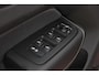 Volvo XC60 T8 Plug-in hybrid AWD Ultra Dark | Luchtvering | Bowers & Wilkins premium audio | Lichtmetalen velgen 22" | 360° parkeercamera | Sportstoelen | Head-up display | Parkeerverwarming | BLIS | Adaptive cruise | trekhaak elektrisch uitklapbaar | head-up display