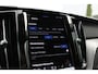Volvo XC60 2.0 T6 Plug-in hybrid AWD Plus Bright | Semi elektrische trekhaak | Stoel & stuurwielverwarming | Lederen interieur |