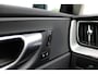 Volvo XC60 2.0 T6 Plug-in hybrid AWD Plus Bright | Semi elektrische trekhaak | Stoel & stuurwielverwarming | Lederen interieur |