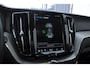 Volvo XC60 T8 390PK Automaat AWD Ultra Bright / Head-up display / Trekhaak/ Harman Kardon audio / Panoramadak / BLIS / Elektrisch bedienbare voorstoelen / Memory seats / Verwarmbare stoelen / Keyless entry /