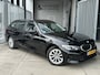 BMW 3-Serie Touring 318i Executive Edition | NIEUW MODEL | AUTOMAAT | CARPLAY/ANDROID | NAVI | CRUISE CONTROL | CLIMATE CONTROL | PDC V+A | LMV | STOELVERWARMING | ELEKTR. ACHTERKLEP | LICHT+REGEN SENSOR | LED | BLUETOOTH