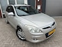 Hyundai i30 CW 1.6i Style / Leder / Clima / PDC / NAP