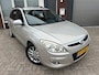 Hyundai i30 CW 1.6i Style / Leder / Clima / PDC / NAP