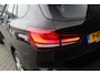 BMW X1 xDrive25e Business Edition Plus | Incl. 12 maanden garantie | Head-up display | Parkeersensoren | Verwarmde voorstoelen | Schuif/kantel dak | Climate control | Lichtmetalen velgen | Elektrische kofferklep | Cruise control | Bluetooth