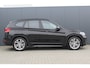 BMW X1 xDrive25e Business Edition Plus | Incl. 12 maanden garantie | Head-up display | Parkeersensoren | Verwarmde voorstoelen | Schuif/kantel dak | Climate control | Lichtmetalen velgen | Elektrische kofferklep | Cruise control | Bluetooth