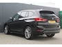 BMW X1 xDrive25e Business Edition Plus | Incl. 12 maanden garantie | Head-up display | Parkeersensoren | Verwarmde voorstoelen | Schuif/kantel dak | Climate control | Lichtmetalen velgen | Elektrische kofferklep | Cruise control | Bluetooth