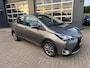 Toyota Yaris 1.5 Hybrid Executive / Cruise / Trekhaak / Camera / Zeer mooie auto !.