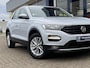 Volkswagen T-Roc 1.0 TSI Style / NL-Auto / Dealer-Onderhouden / 1e-Eigenaar / Adaptieve Cruise-Control / Climate-Control / Apple-Carplay & Android-Auto / Armsteun V+A / DAB Radio-Bluetooth / Navi / PDC V+A / 16'' LMV / ENZ.