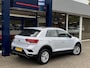 Volkswagen T-Roc 1.0 TSI Style / NL-Auto / Dealer-Onderhouden / 1e-Eigenaar / Adaptieve Cruise-Control / Climate-Control / Apple-Carplay & Android-Auto / Armsteun V+A / DAB Radio-Bluetooth / Navi / PDC V+A / 16'' LMV / ENZ.