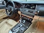BMW 5-Serie Touring 520i M Sport High Executive 6WB teller Panorama Elk. Stoelen NAP PUNT GAAF 100% dealeronderhouden