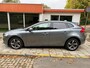 Volvo V40 1.5 T3 Dynamic Edition / Automaat / Trekhaak / Panoramadak / Stoelverwarming / Achteruitrijcamera / Keyless