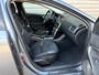 Volvo V40 2.0 T2 Nordic+ / 17" Velgen / Volvo On Call / Voorruit verwarming /
