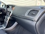 Volvo V40 2.0 T2 Nordic+ / 17" Velgen / Volvo On Call / Voorruit verwarming /