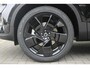Volvo XC40 Volvo XC40 B4 197PK Plus Black Edition | Visual Park Assist (incl. 360º view) | Schuif-/Kanteldak | Lichtmetalen Velgen 20"| Extra Getint Glas |  Nubuck/ Kunstlederen Bekleding | Apple Carplay/Android Auto | Premium Audio by Harman Kardon | Electronic Climate Controle