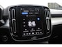 Volvo XC40 Volvo XC40 B4 197PK Plus Black Edition | Visual Park Assist (incl. 360º view) | Schuif-/Kanteldak | Lichtmetalen Velgen 20"| Extra Getint Glas |  Nubuck/ Kunstlederen Bekleding | Apple Carplay/Android Auto | Premium Audio by Harman Kardon | Electronic Climate Controle