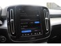 Volvo XC40 Volvo XC40 B4 197PK Plus Black Edition | Visual Park Assist (incl. 360º view) | Schuif-/Kanteldak | Lichtmetalen Velgen 20"| Extra Getint Glas |  Nubuck/ Kunstlederen Bekleding | Apple Carplay/Android Auto | Premium Audio by Harman Kardon | Electronic Climate Controle