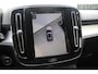 Volvo XC40 Volvo XC40 B4 197PK Plus Black Edition | Visual Park Assist (incl. 360º view) | Schuif-/Kanteldak | Lichtmetalen Velgen 20"| Extra Getint Glas |  Nubuck/ Kunstlederen Bekleding | Apple Carplay/Android Auto | Premium Audio by Harman Kardon | Electronic Climate Controle