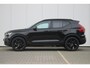 Volvo XC40 Volvo XC40 B4 197PK Plus Black Edition | Visual Park Assist (incl. 360º view) | Schuif-/Kanteldak | Lichtmetalen Velgen 20"| Extra Getint Glas |  Nubuck/ Kunstlederen Bekleding | Apple Carplay/Android Auto | Premium Audio by Harman Kardon | Electronic Climate Controle