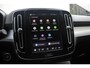 Volvo XC40 Volvo XC40 B4 197PK Plus Black Edition | Visual Park Assist (incl. 360º view) | Schuif-/Kanteldak | Lichtmetalen Velgen 20"| Extra Getint Glas |  Nubuck/ Kunstlederen Bekleding | Apple Carplay/Android Auto | Premium Audio by Harman Kardon | Electronic Climate Controle