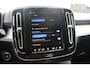 Volvo XC40 Volvo XC40 B4 197PK Plus Black Edition | Visual Park Assist (incl. 360º view) | Schuif-/Kanteldak | Lichtmetalen Velgen 20"| Extra Getint Glas |  Nubuck/ Kunstlederen Bekleding | Apple Carplay/Android Auto | Premium Audio by Harman Kardon | Electronic Climate Controle