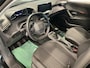 Peugeot 2008 1.2 PureTech 100PK Active | Stoelverwarming | Cruise Controle | Airco | Apple CarPlay / Android Auto | | Airco | Bluetooth telefoonvoorbereiding | Buitenspiegels elektrisch verstel- en verwarmbaar