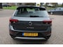Volkswagen T-Roc 1.5 TSI Apple/Android carplay, Parkeer assistent, NAVI, LED, ACC, Leder, Parkeersensoren, Comfortstoelen, 18" LMV