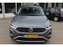 Volkswagen T-Roc 1.5 TSI Apple/Android carplay, Parkeer assistent, NAVI, LED, ACC, Leder, Parkeersensoren, Comfortstoelen, 18" LMV