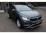 Volkswagen T-Roc 1.5 TSI Apple/Android carplay, Parkeer assistent, NAVI, LED, ACC, Leder, Parkeersensoren, Comfortstoelen, 18" LMV