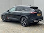 Nissan Qashqai 1.3 MHEV Xtronic Business Premium / HUD / Panoramadak / Google Maps Navigatie / Apple Carplay & Android Auto / Keyless Entry & Start / Adaptieve Cruise Control / 360° Camera / Stuur- en Stoelverwarming / Voorruitverwarming / Elektrisch Verstelbare Bestuurdersstoel met geheugenset / Elektrische Achterklep / Parelmoer Metallic