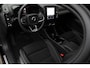 Volvo EC40 Single Motor Extended Range Ultra Black Ed. 82 kWh | Charcoal Nubuck | Preconditioning | Volvo Car UX | Premium Audio by Harman Kardon | Driver Awareness | Driver Assist | Climate Pack | Visual Park Assist | Blis | Adaptieve cruise control met Pilot Assist | Power Seat | Panoramisch dak | Elektrisch verstelbare bestuurdersstoel met geheugen | Getinte ramen | Warmtepomp | Versatility Pack |Google Maps | Apple Carplay | Google Assistant