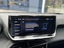 Peugeot 2008 1.2 Hybrid 145 PK Allure Automaat | 2025 Auto | Hybride Elektrisch rijden met Automaat | Parkeercamera 360 graden | Stoelverwarming | LED Verlichting | Navigatie via Telefoon | 17" Lichtmetalen Velgen | Cruise & Climate Control | Dode Hoek Bewaking |