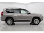 Toyota Land Cruiser 7 pers. 2.8 D-4D Executive | Panoramadak | Trekhaak | Treeplanken | Stoel-/achterbankverwarming | Stoelventilatie | Leder | Dodehoek detectie | JBL