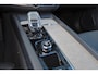 Volvo XC60 T8 Recharge AWD Inscription - Panorama/schuifdak - IntelliSafe Assist - Harman/Kardon audio - Adaptieve LED koplampen - Parkeercamera achter - Verwarmde voorstoelen & stuur - Parkeersensoren voor & achter - Elektr. bedienb. voorstoelen met geheugen - Draadloze tel. lader - Standkachel - Extra getint glas - Elektr. inklapbare trekhaak - 19' LMV