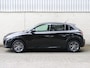 Peugeot e-208 EV Allure Pack 50 kWh 136PK | AppleCarplay/Android Auto | Parkeersensoren | FULL LED | Stoelverwarming | Lederen Stuurwiel | Climate Control | Adaptive Cruise Control | 16" LMV | Isofix | Privacy Glass |