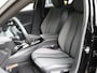 Peugeot e-208 EV Allure Pack 50 kWh 136PK | AppleCarplay/Android Auto | Parkeersensoren | FULL LED | Stoelverwarming | Lederen Stuurwiel | Climate Control | Adaptive Cruise Control | 16" LMV | Isofix | Privacy Glass |