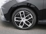 MG 4 MG4 64 kWh Luxury | LED Koplampen | Half Leder | Apple Carplay / Android Auto | Lichtmetalen Velgen | Privacy Glass |