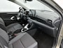 Toyota Yaris 1.5 VVT-i Dynamic 850kg trekgewicht | Apple Carplay/Android Auto | Lichtmetalen Velgen | NL-Auto | Metaallak |