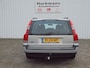 Volvo V70 2.4 AUTOMAAT ZEER NETJES DEALEROND NL-AUTO