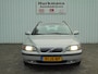 Volvo V70 2.4 AUTOMAAT ZEER NETJES DEALEROND NL-AUTO