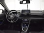 Toyota Yaris 1.5 Hybrid Bi-Tone | Parkeersensoren V+A | BLS | HUD | Navigatie