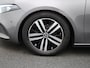 Mercedes-Benz A-klasse 180 Business Solution Luxury | Panoramadak | Achteruitrijcamera | Lederen Bekleding | Sfeerverlichting | Lichtmetalen Velgen |