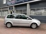 Ford C-Max Focus 1.6-16V Trend Trekhaak Hoge Zit Bj 2004 koppeling ligt er uit !! Apk 10-2026